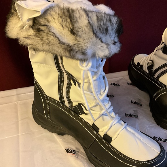 Totes White and Black Winter Boots - Picture 10 of 11